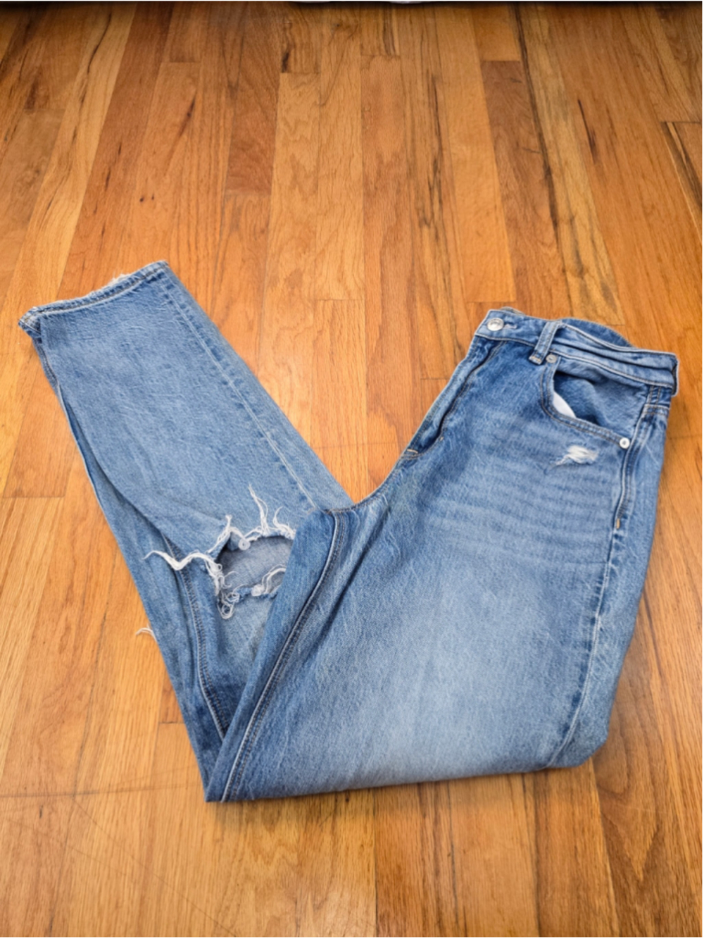 Women's American Eagle Mom Jeans Size 8 Blue Distressed Straight Leg - Picture 4 of 6